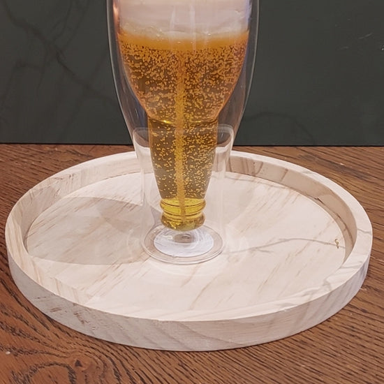 Handgemachte Bier-Kerze im doppelwandigen Glas mit täuschend echtem Wachs und Schaumkrone, hergestellt in Romanshorn von Glowing Celebrations
